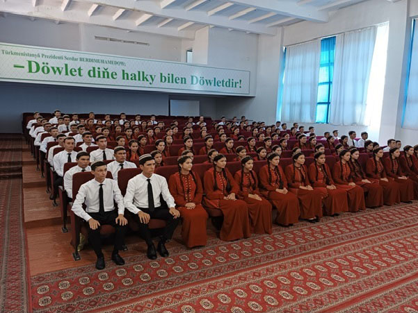 Gahryman Arkadagymyzyň beren umumy sapagyndan ugur alyp, orta hünär okuw mekdebimizde hoşallyk maslahaty geçirildi