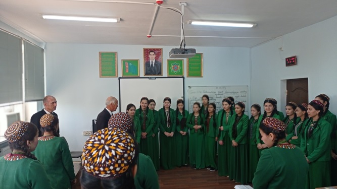 Açyk gapylar güni bellenilip geçildi.
