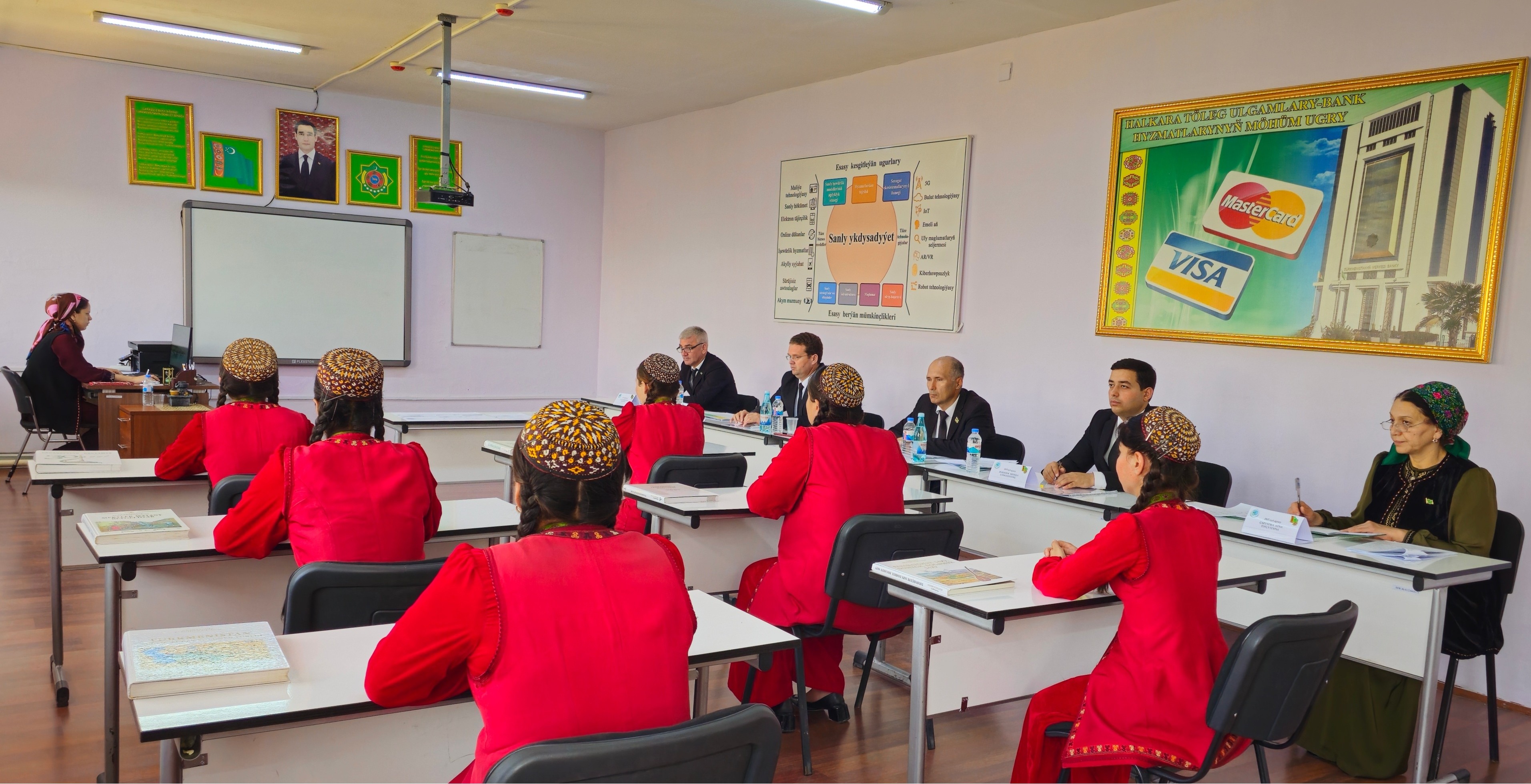 Döwlet synaglary dowam edýär